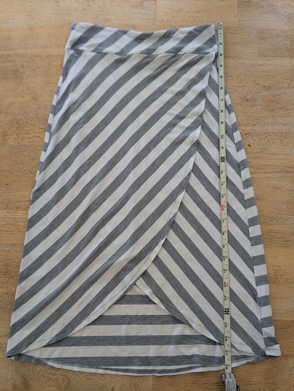 Athleta Striped High-Low Wrap Skirt in Gray and White. Size XS